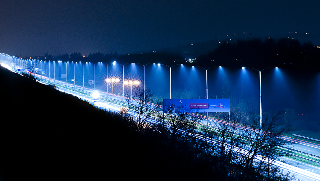 الأمانة تجرب إضاءة LED على مسار