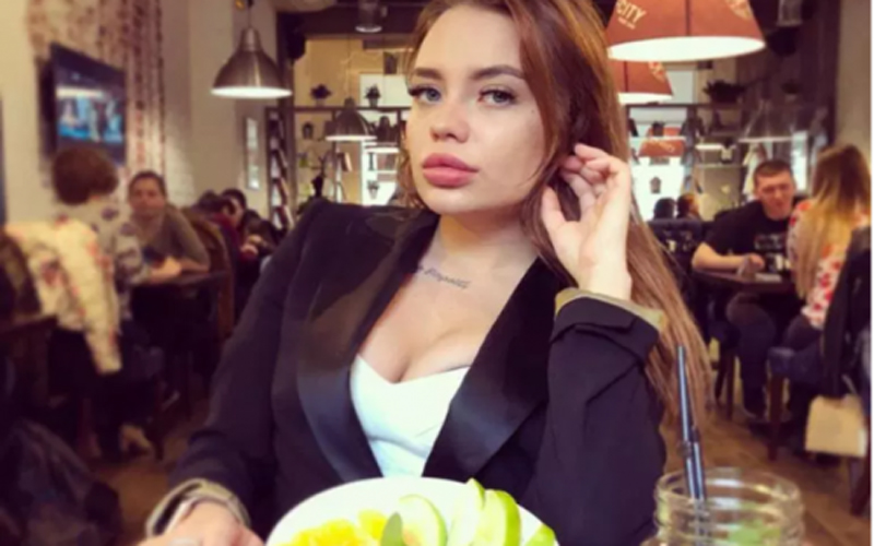 بالصور .. شاب يطعن فتاة (70)