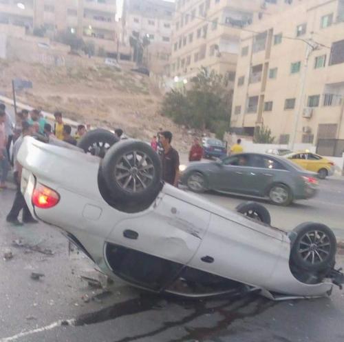 اصابتان بتصادم 3 مركبات في الزرقاء