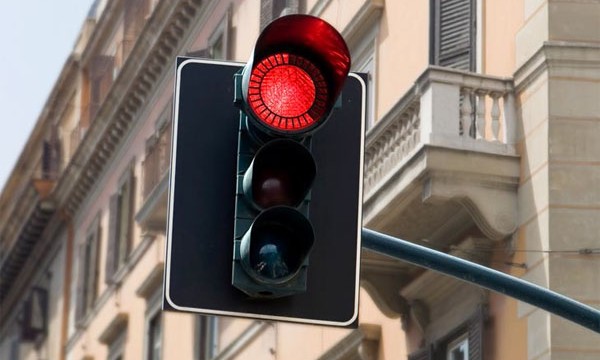 اصابة 3 أشخاص في الزرقاء اثر