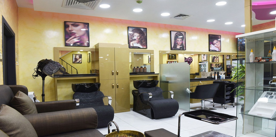 استعدادا للعيد.. خليجية توجهت إلى صالون