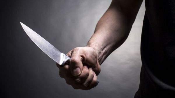 مقتل اربعينية طعنا على يد شقيقها