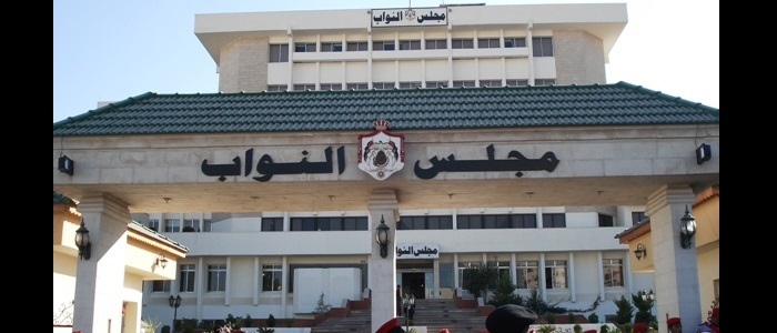 النواب تحت قبة البرلمان الأربعاء في