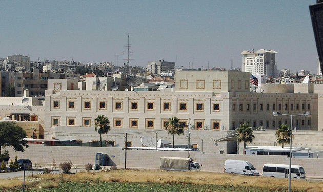السفارة الأميركية في الاردن تعلق خدماتها