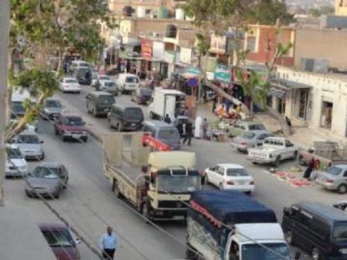 ازالة البسطات المخالفة من الشارع الرئيس