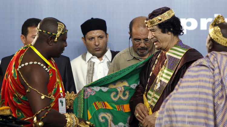 العقيد القذافي يترك وصيته على أنبوب