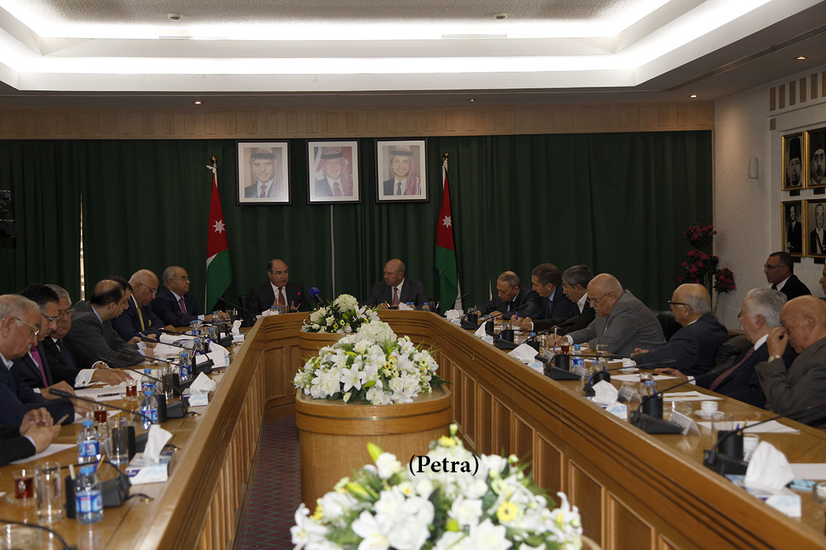 رئيس الوزراء يلتقي رئيس مجلس الاعيان