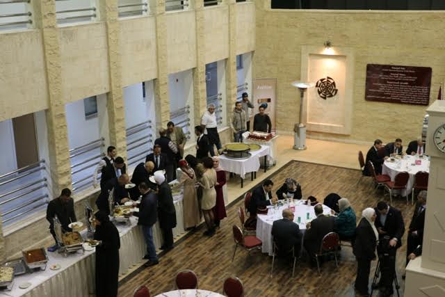 جامعة الشرق الاوسط تكرم أوائلها وتمنحهم
