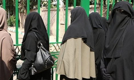 حظر ارتداء (النقاب) بجامعة بورسعيد