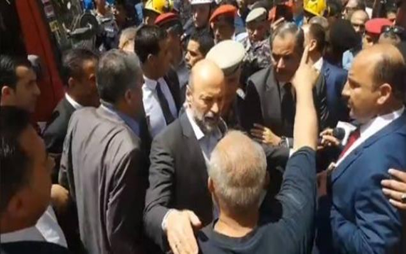 الرزاز يشكل لجنة تحقيق ويتعهد بتوفير