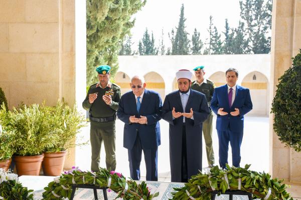 نائب الملك يزور ضريح المغفور له