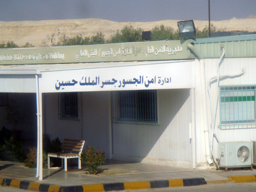 حركة السفر والشحن عبر جسر الملك