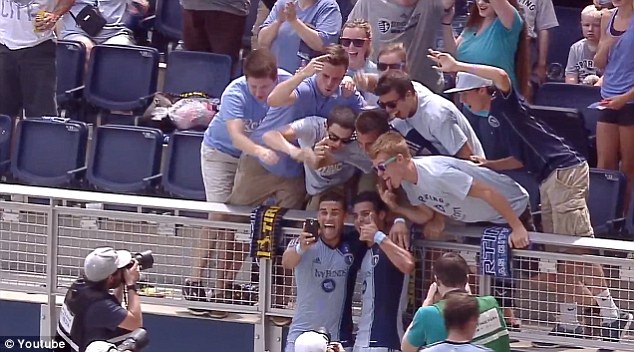 دوم دواير.. . مهاجم إنجليزي صنع