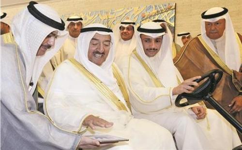 ماذا قال أمير الكويت لمرزوق الغانم