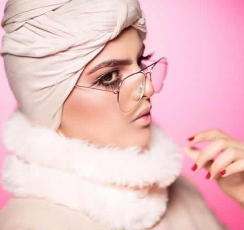 خبيرة تجميل: المرأة مسؤولة عن تحرش