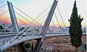 سائق اغلق جسر عبدون مهددا بالانتحار