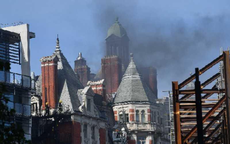 اندلاع حريق ضخم بفندق وسط لندن