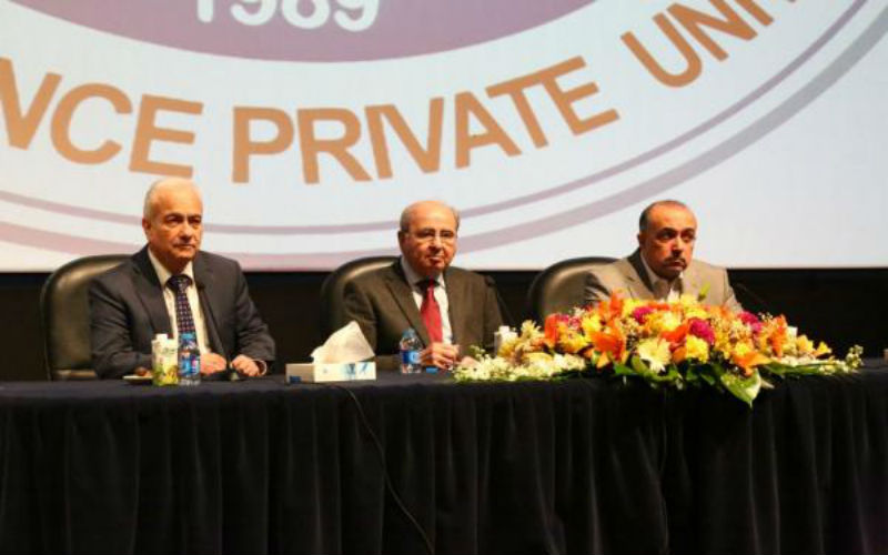 العلوم التطبيقية تحتفل بعيد ميلاد الملك