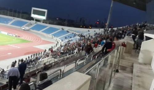 جمهور مباراة الرمثا وشباب الأردن يقتحم