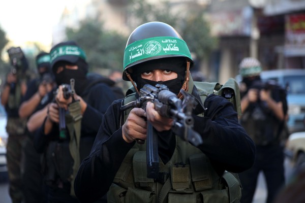 القناة العاشرة ترصد تدريبات القسام شمال