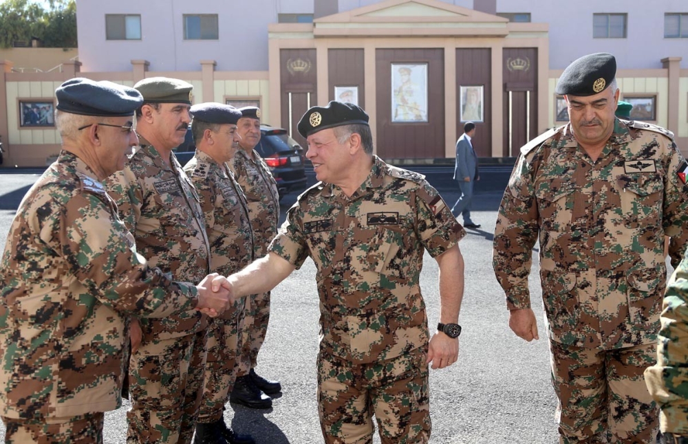 الملك يزور القيادة العامة للقوات المسلحة