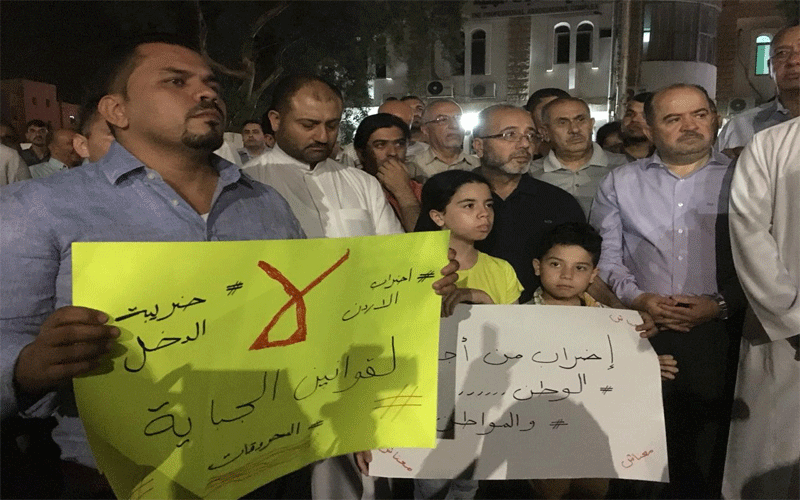 عقباويون: تسقط حكومة الجباية.. والرفاعي يدعو