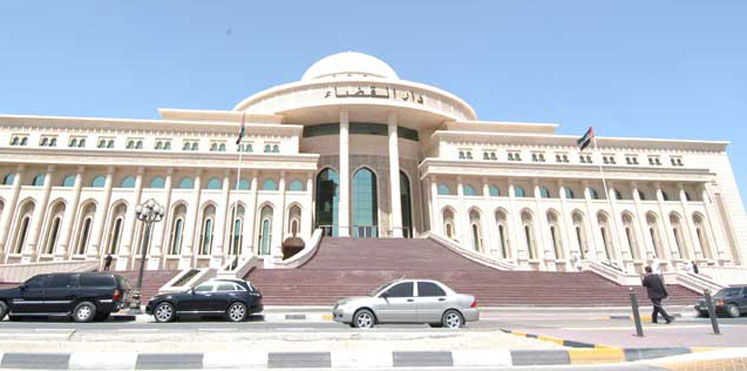 عربي يحتجز 3 فتيات في الإمارات