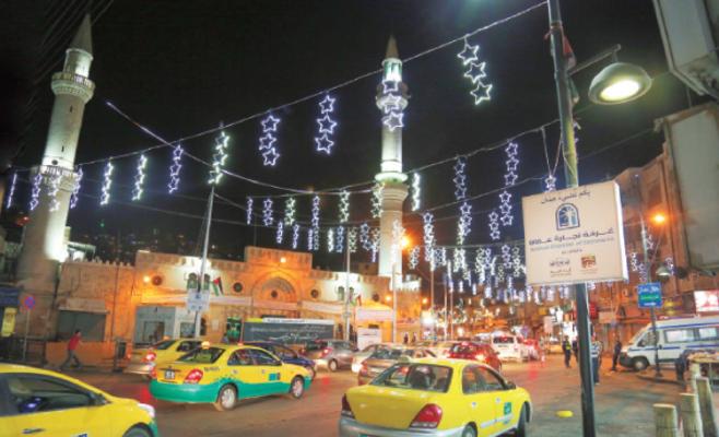 ‘‘تجارة عمان‘‘ تنير شوارع تجارية في