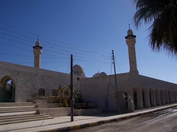 تكريم عدد من الامهات وطلبة حفظة