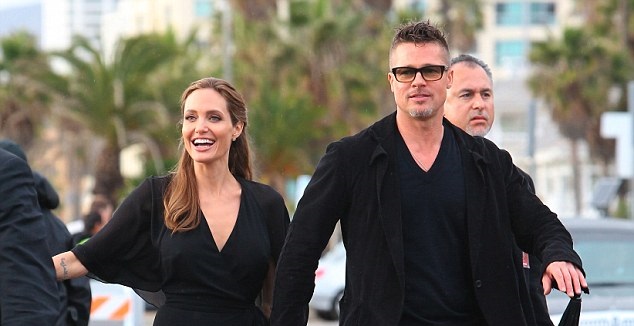 أنجلينا جولي وبراد بيت يلجآن لطبيب