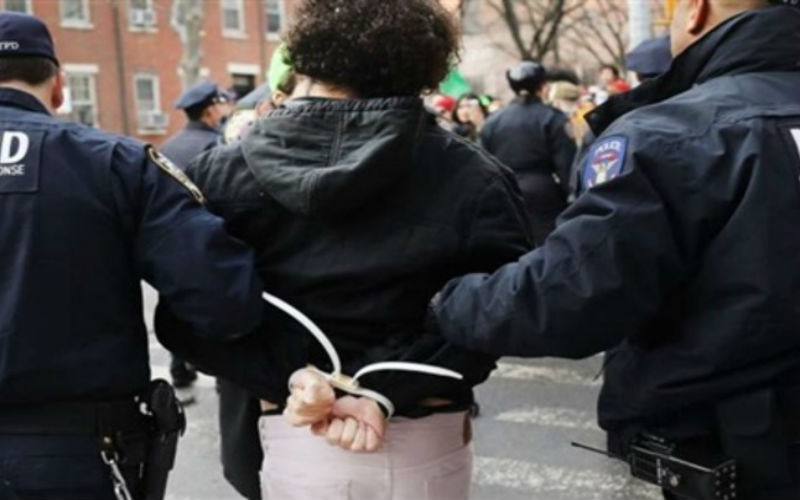 احتجاز مراهق في بريطانيا بسبب تهديدات