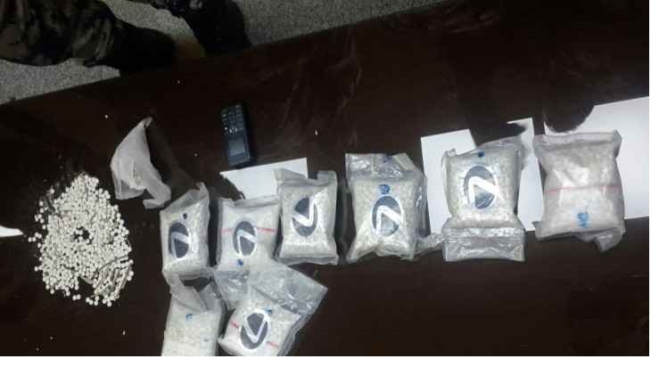 الجمارك تضبط 2000 حبة كبتاغون مخبأه