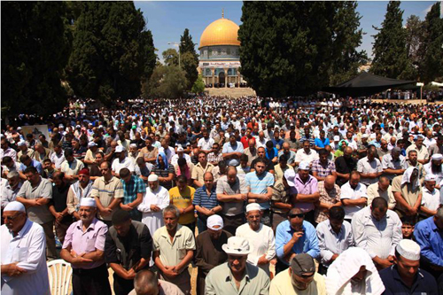 آلاف الفلسطينيين يزحفون من الضفة إلى