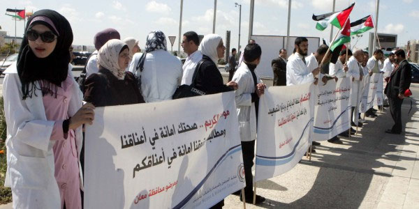 (الممرضين) تطالب باقالة مسؤولين في (الصحة)