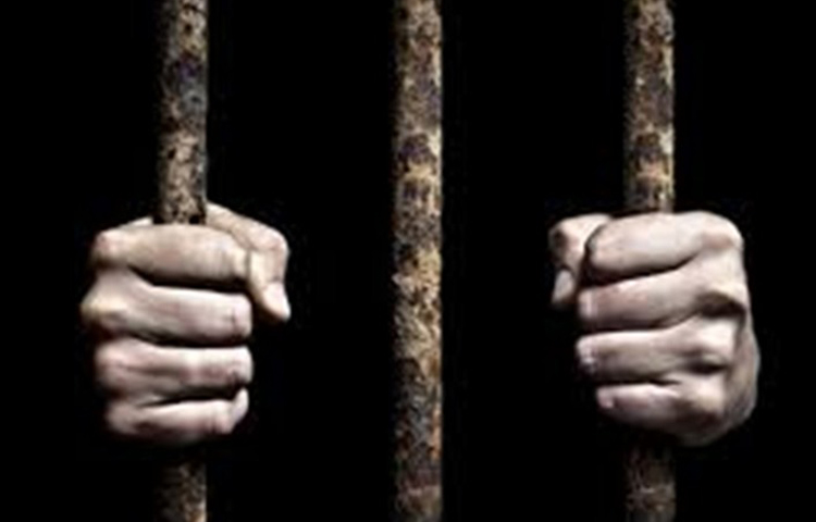(34) حدثا موقوفا على جرائم قتل