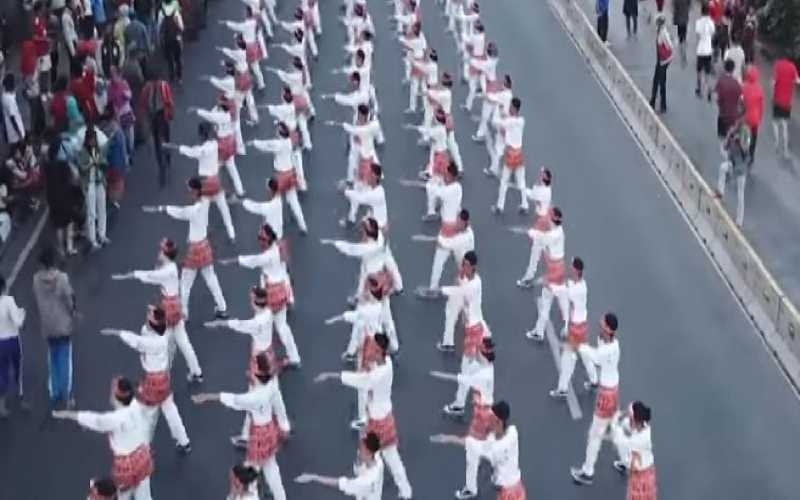 رئيس دولة يشارك 120 ألف سجين