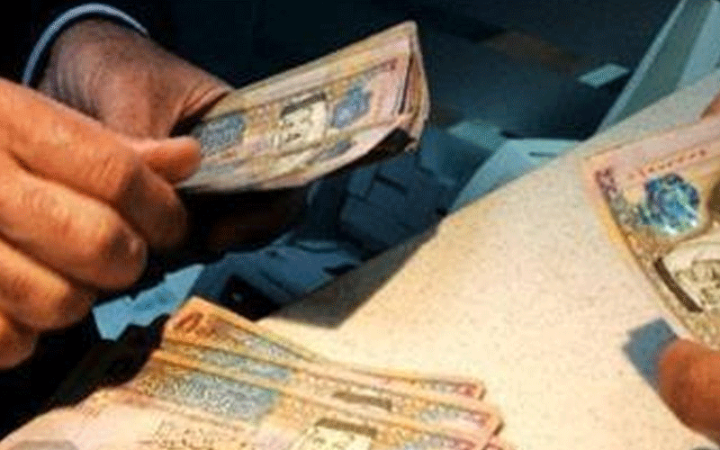 صرف رواتب القطاع العام غدا