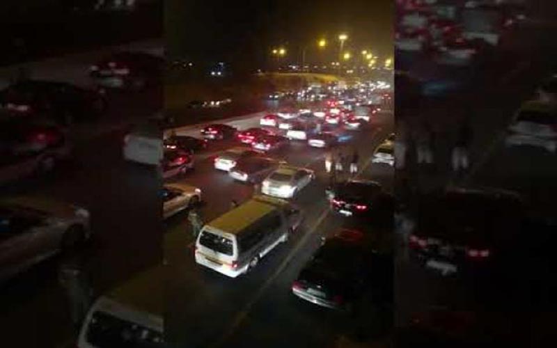 فتح طريق المطار بعد ان أغلقه