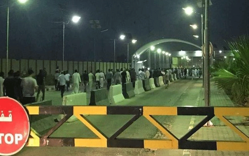 العراق.. متظاهرون يقتحمون مطار النجف