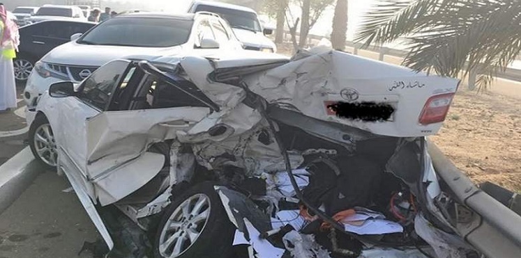 بالصور.. تصادم 25 سيارة على طريق