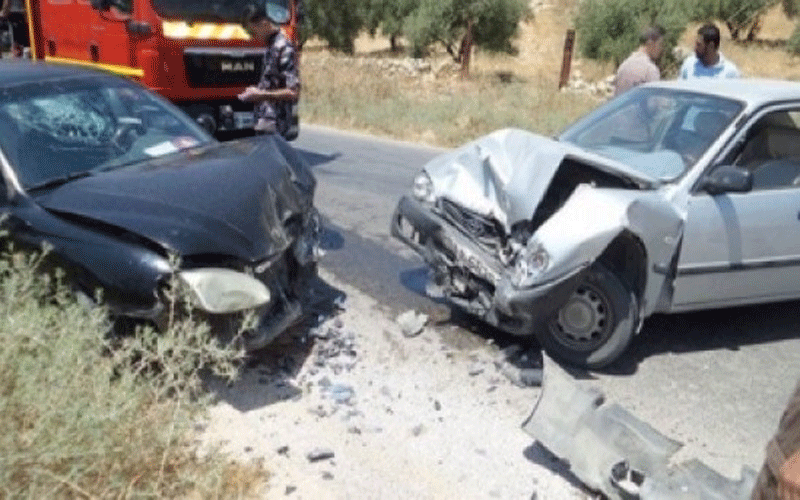 ثلاث اصابات بحادث تصادم على طريق