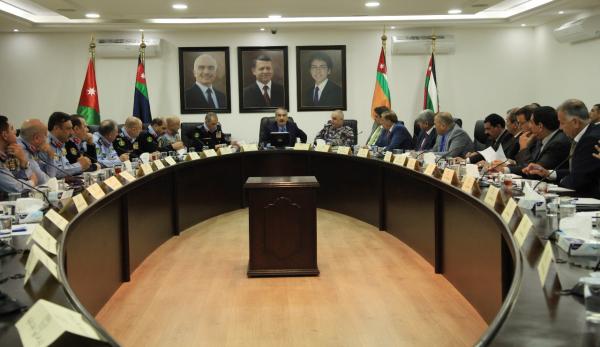 المبيضين: واجب الدولة حماية من يخرجون