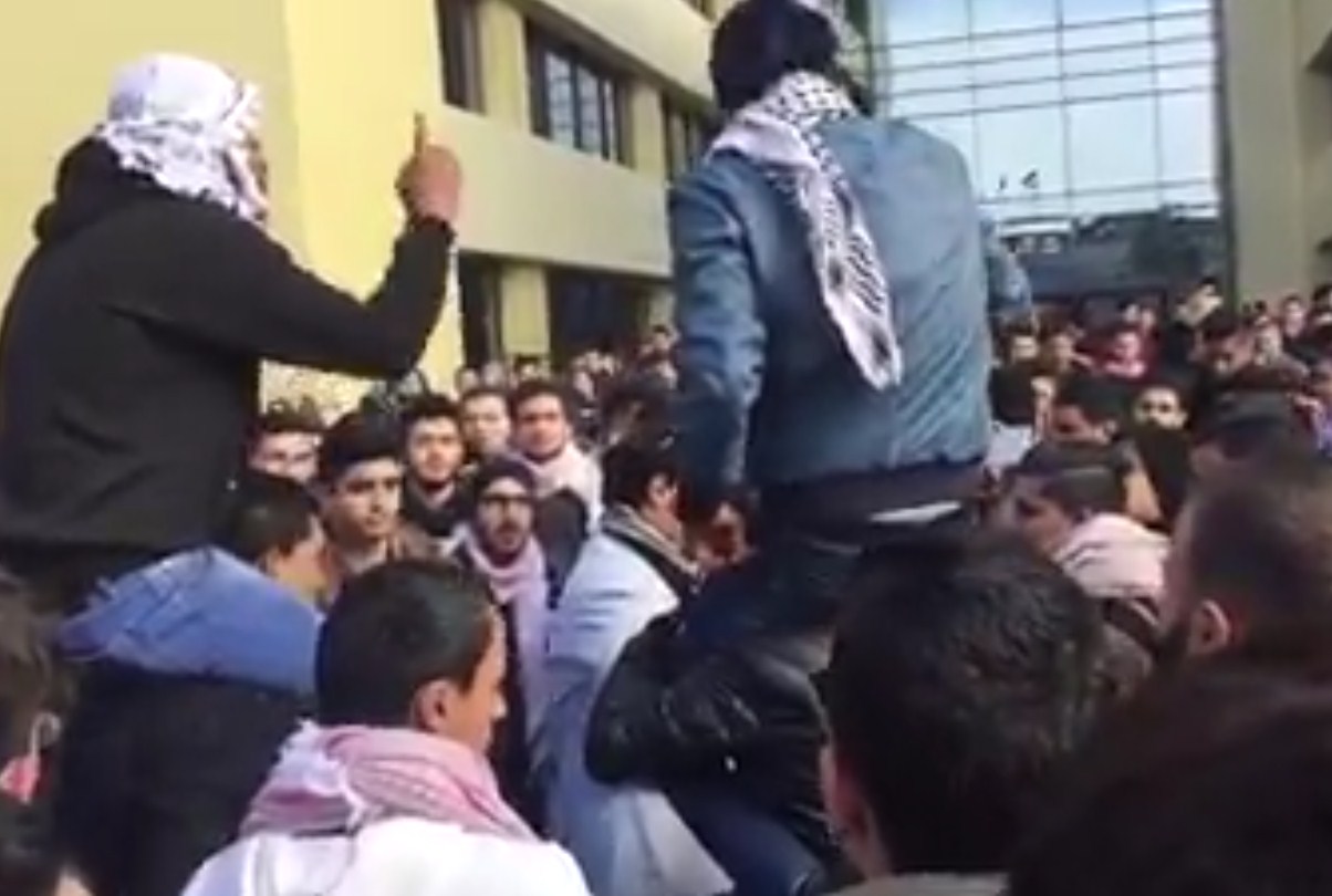 طلاب فلسطينيون يهتفون للكرك quotشهداء في