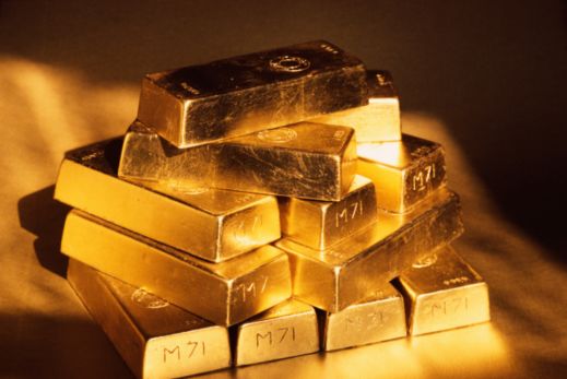الذهب يبتعد عن أدنى مستوى بـ4