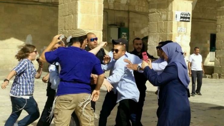 طفل مقدسي يتعرض لضرب مبرح على