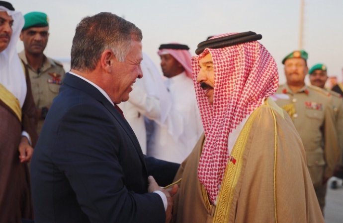 الملك يصل إلى البحرين