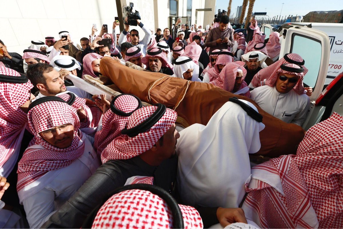 بالصور .. تشييع جثمان الفنان الراحل