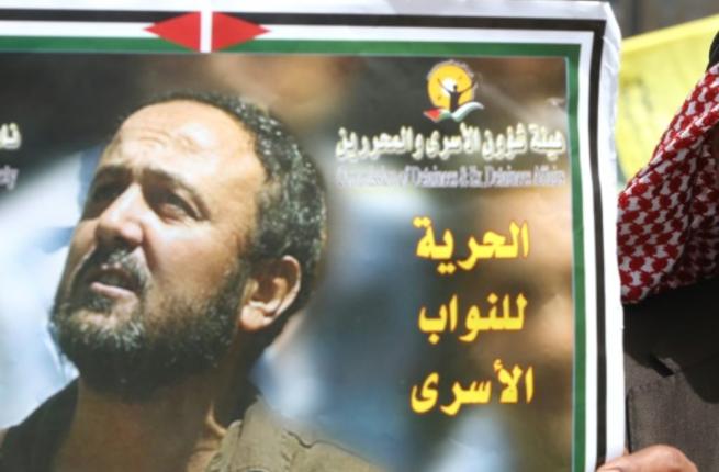 البرغوثي يرفض العلاج مع تدهور حالته