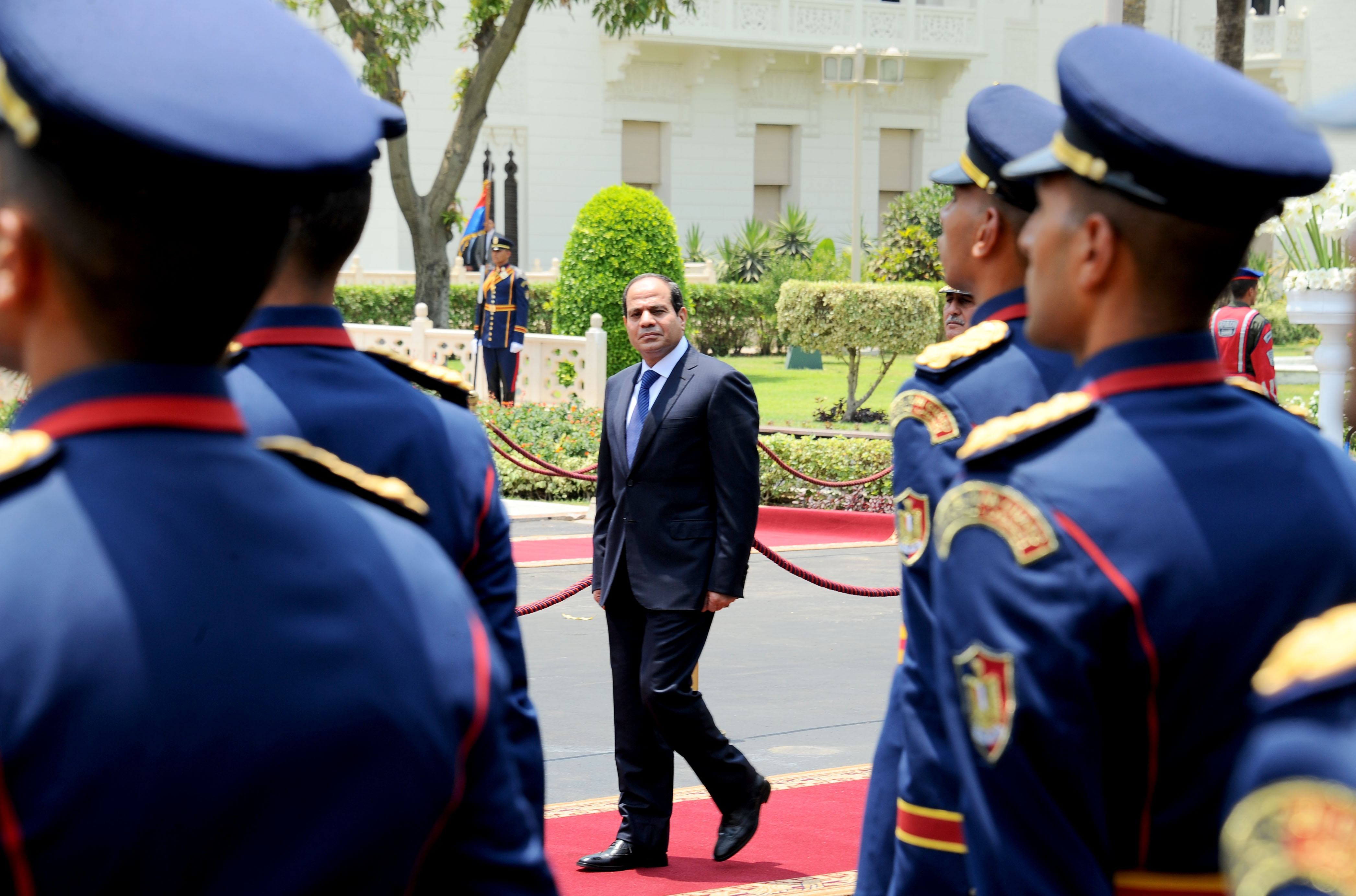 عمرو اديب: النظام ايل للسقوط