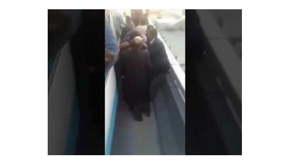 شاهد بالفيديو .. محاولة انتحار جماعية